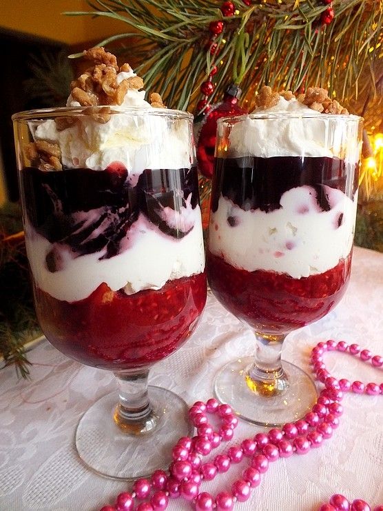 Deser jagodowo-malinowy ze słodkim słonecznikiem