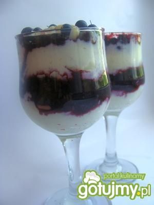 Deser jagodowy i kaszą manną