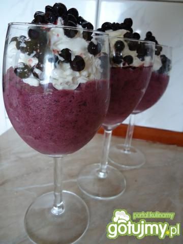 Deser jagodowy w kieliszkach