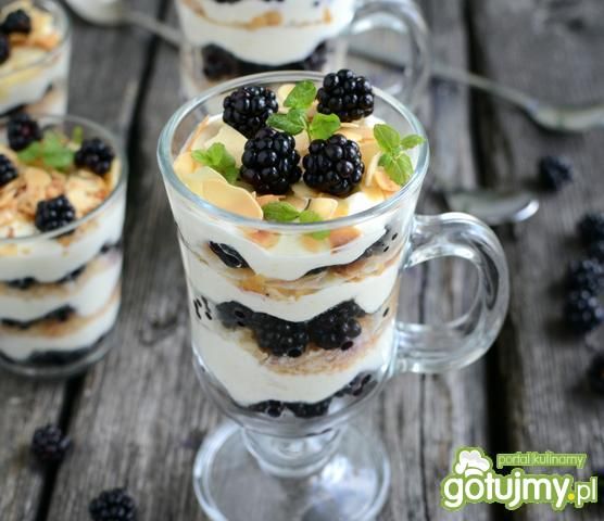 Deser jeżynowo-ananasowy Deser jeżynowo-ananasowy