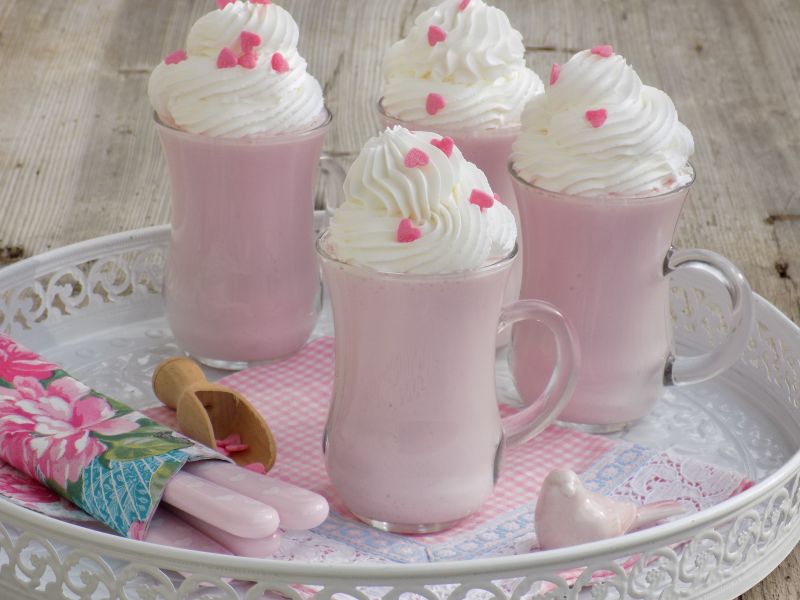 Deser jogurtowy z bitą śmietaną