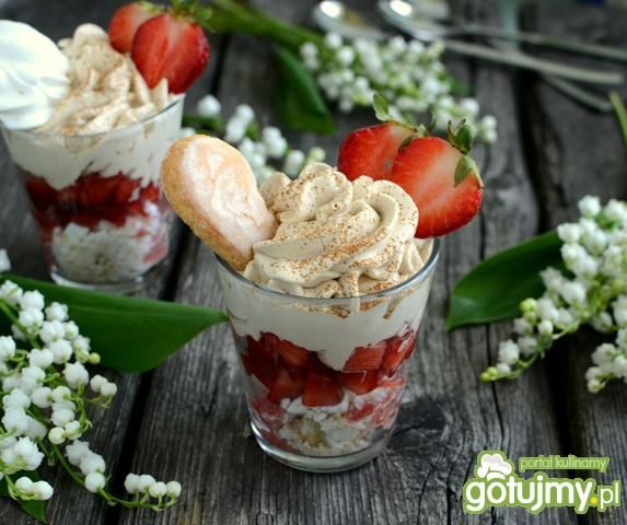 Deser kawowo-truskawkowy