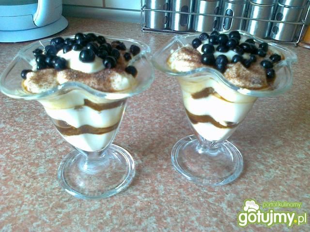 Deser kawowy z serkiem  i borówkami