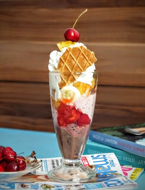 Deser lodowy banana split Deser lodowy banana split