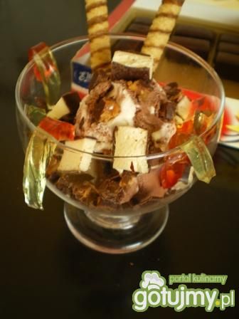 Deser lodowy z mleczną pianką