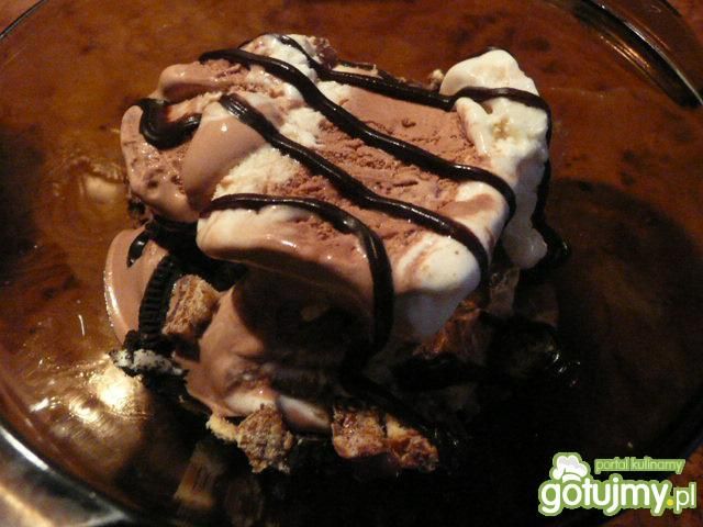 Deser lodowy z Oreo i Lionem Deser lodowy z Oreo i Lionem