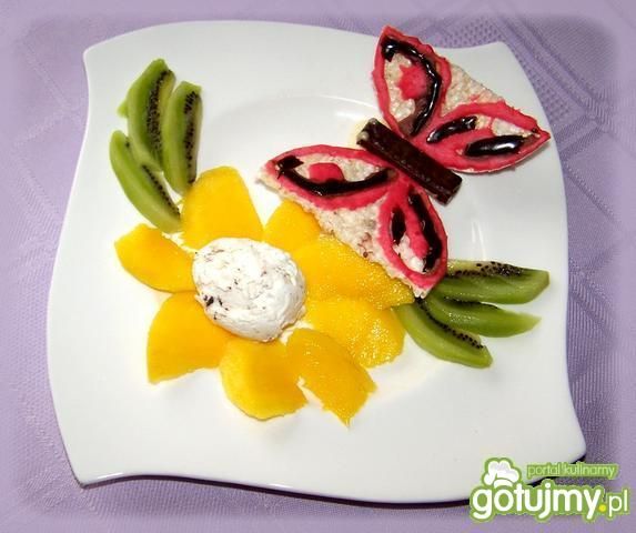 Deser lodowy z ryżowym motylkiem