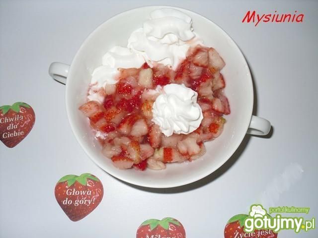 Deser lodowy z truskawkową polewą Deser lodowy z truskawkową polewą