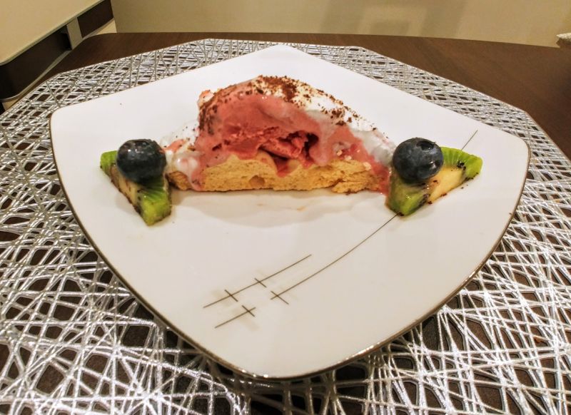 Deser lodowy zapiekany w bezie