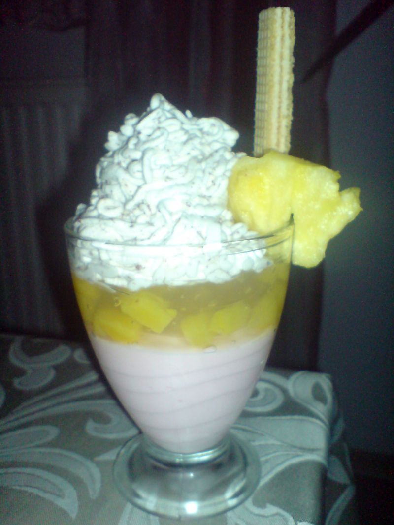 Deser malinowo-ananasowy Deser malinowo-ananasowy