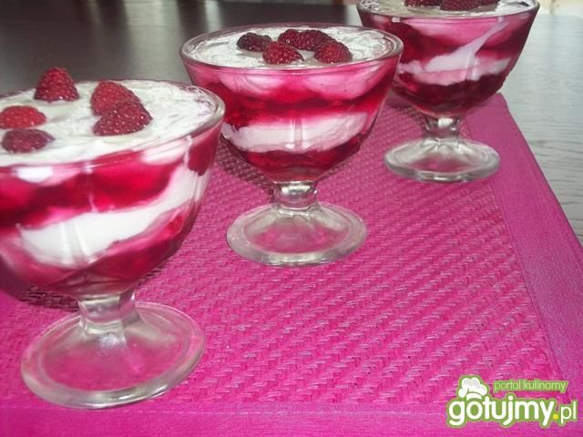 Deser malinowy z galaretką Deser malinowy z galaretką
