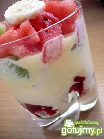 Deser mascarpone ze świeżymi owocami