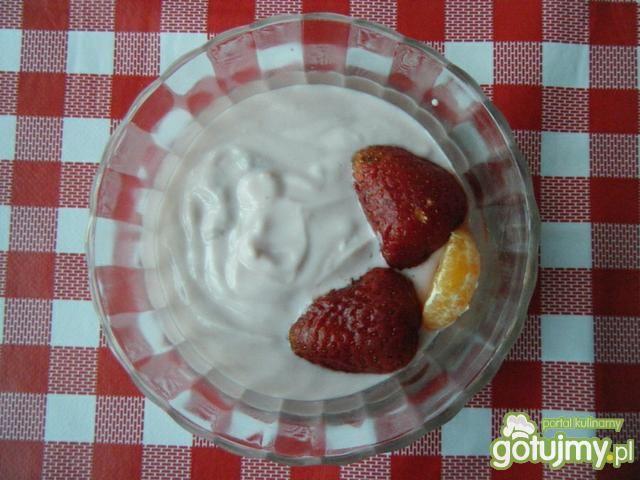 Deser mleczno-truskawkowy  Deser mleczno-truskawkowy