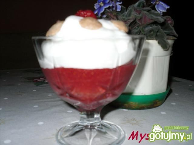 Deser mocno truskawkowy 