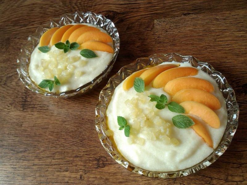 Deser morelowy z kaszą manną