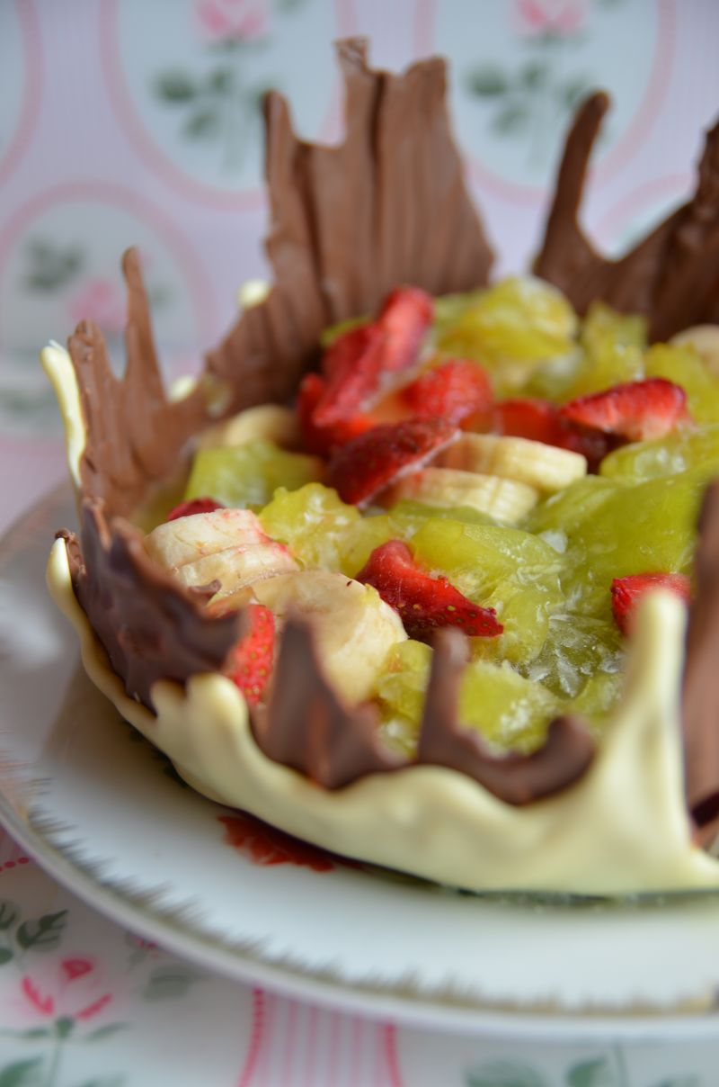 Deser mrożony owocowo-galaretkowy w czekoladzie