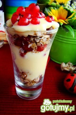 Deser musli z porzeczkami  Deser musli z porzeczkami