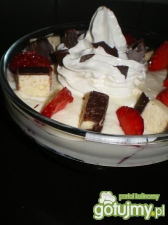 Deser Ptasie niebo z galaretką i owocami