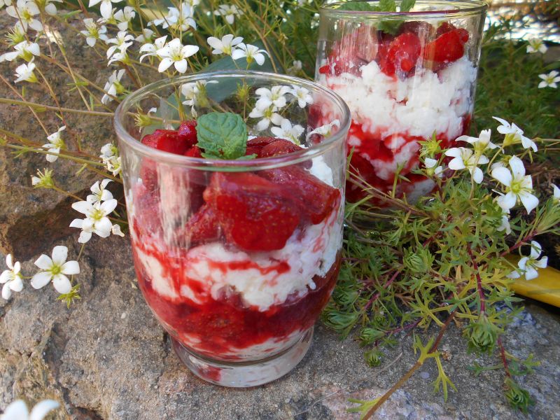 Deser ryżowo-truskawkowy Deser ryżowo-truskawkowy