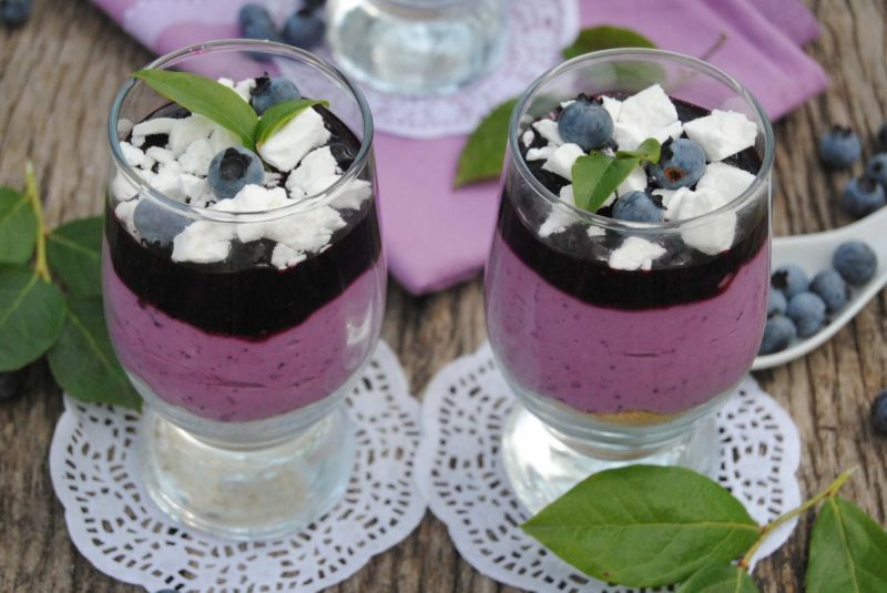 Deser serowo-borówkowy