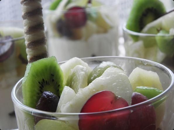 Deser serowo-owocowy. Deser serowo-owocowy.