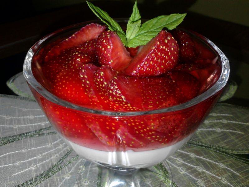 Deser serowo-truskawkowy Deser serowo-truskawkowy