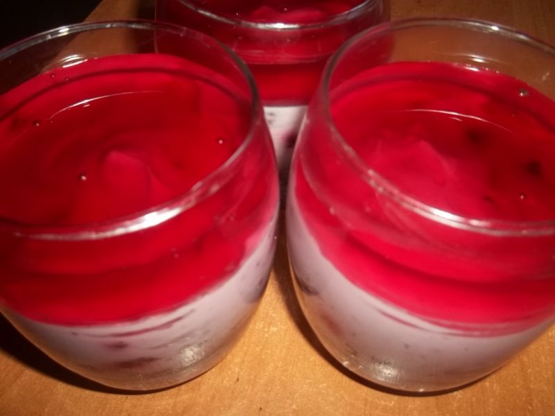 Deser śmietankowo - jagodowy 