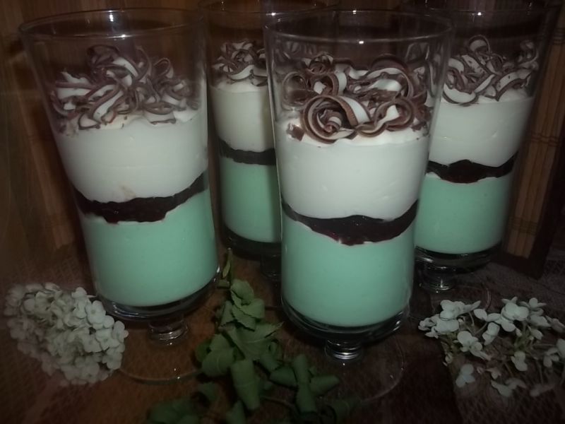 Deser śmietanowy z miętową nutą