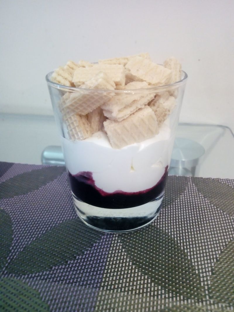 Deser śmiwtanowo - wafelkowy