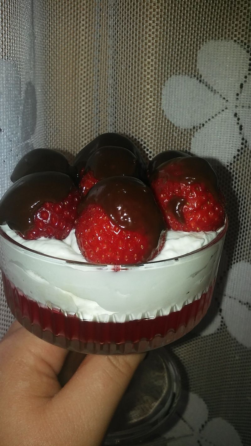 Deser trskawkowy Deser trskawkowy