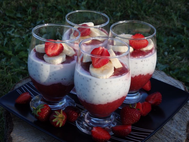 Deser truskawkowo-banananowy z chia