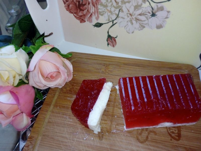 Deser truskawkowo-grysikowy