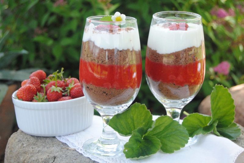 Deser truskawkowo- herbatnikowy