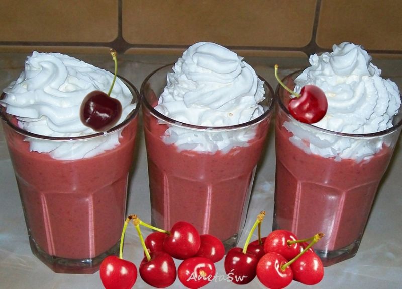 Deser truskawkowo-jogurtowy Deser truskawkowo-jogurtowy