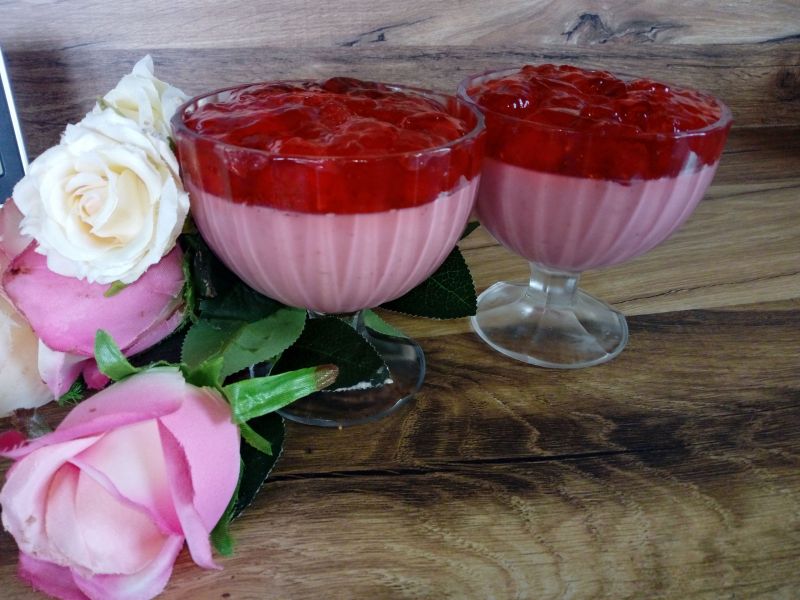 Deser truskawkowy Deser truskawkowy