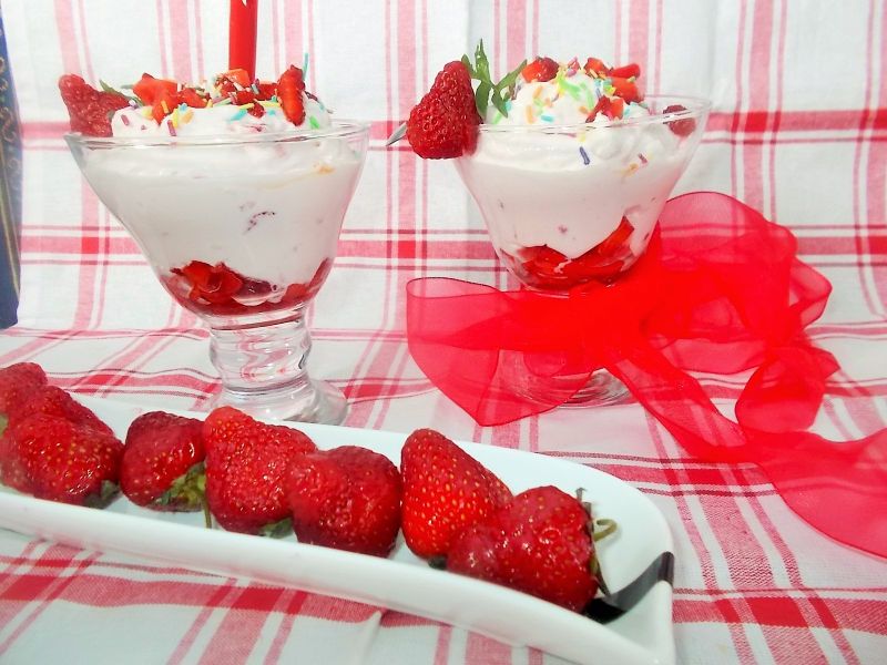 Deser truskawkowy do pucharków na zimno