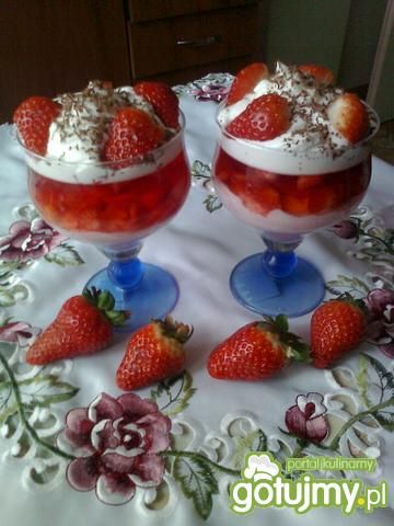 Deser truskawkowy obłoczek