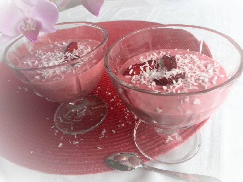 Deser truskawkowy w mleczku kokosowym