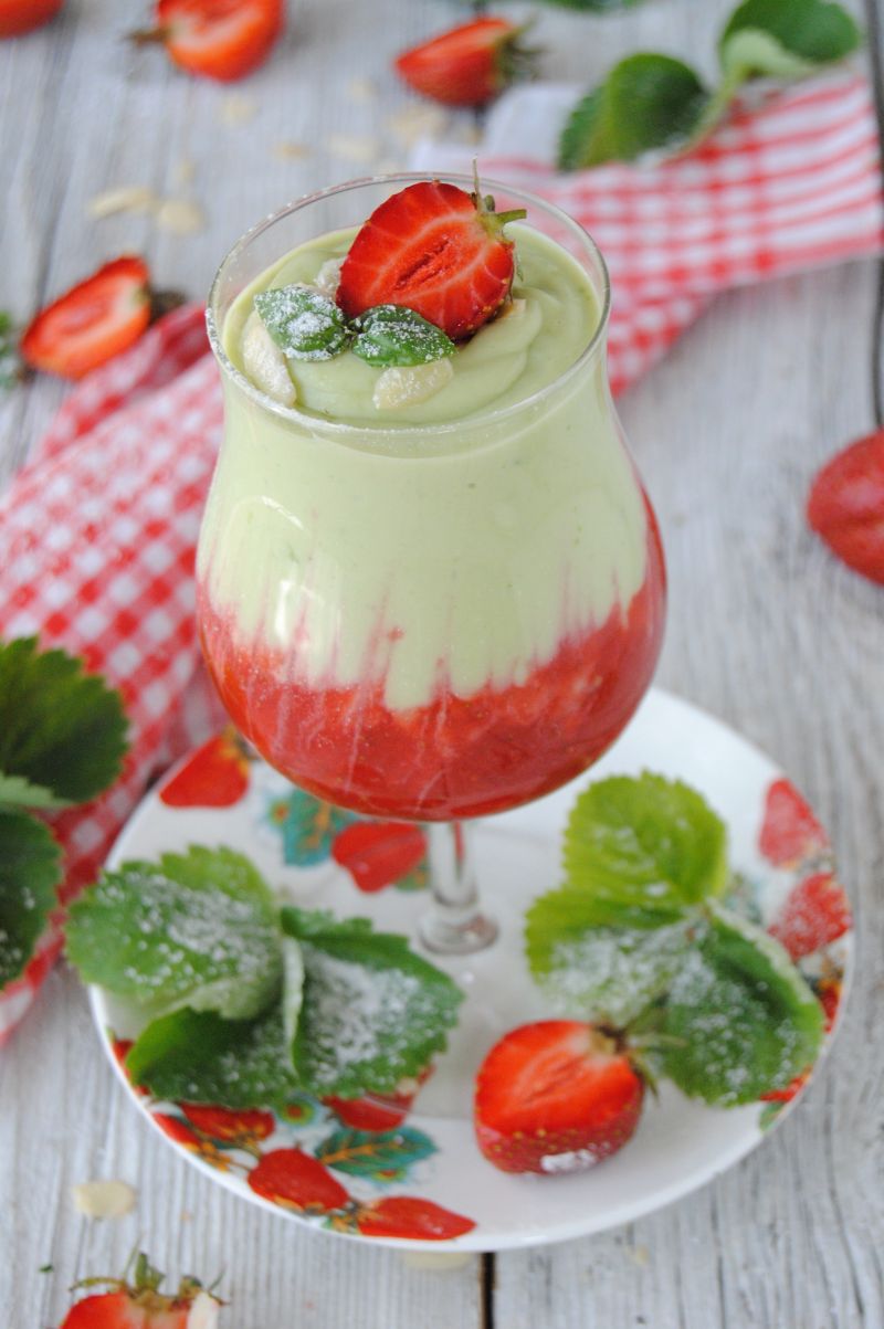 Deser truskawkowy z awokado