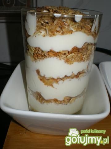 Deser warstwowy z musli