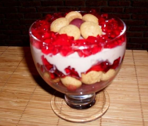 Deser wisniowo czekoladowy z amarettini.