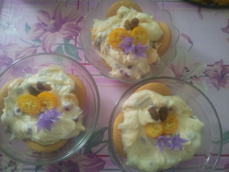 Deser z actimeli  kumkwatem rodzynkami i porzeczką