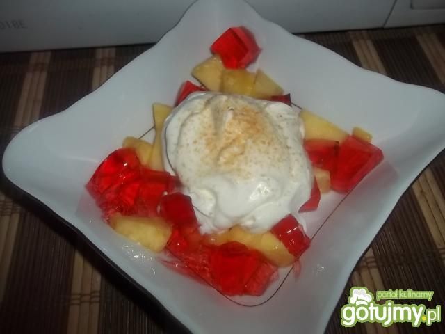 Deser z ananasem i galaretką