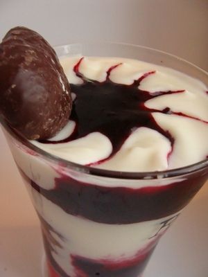 Deser z aronii z pierniczkami  Deser z aronii z pierniczkami