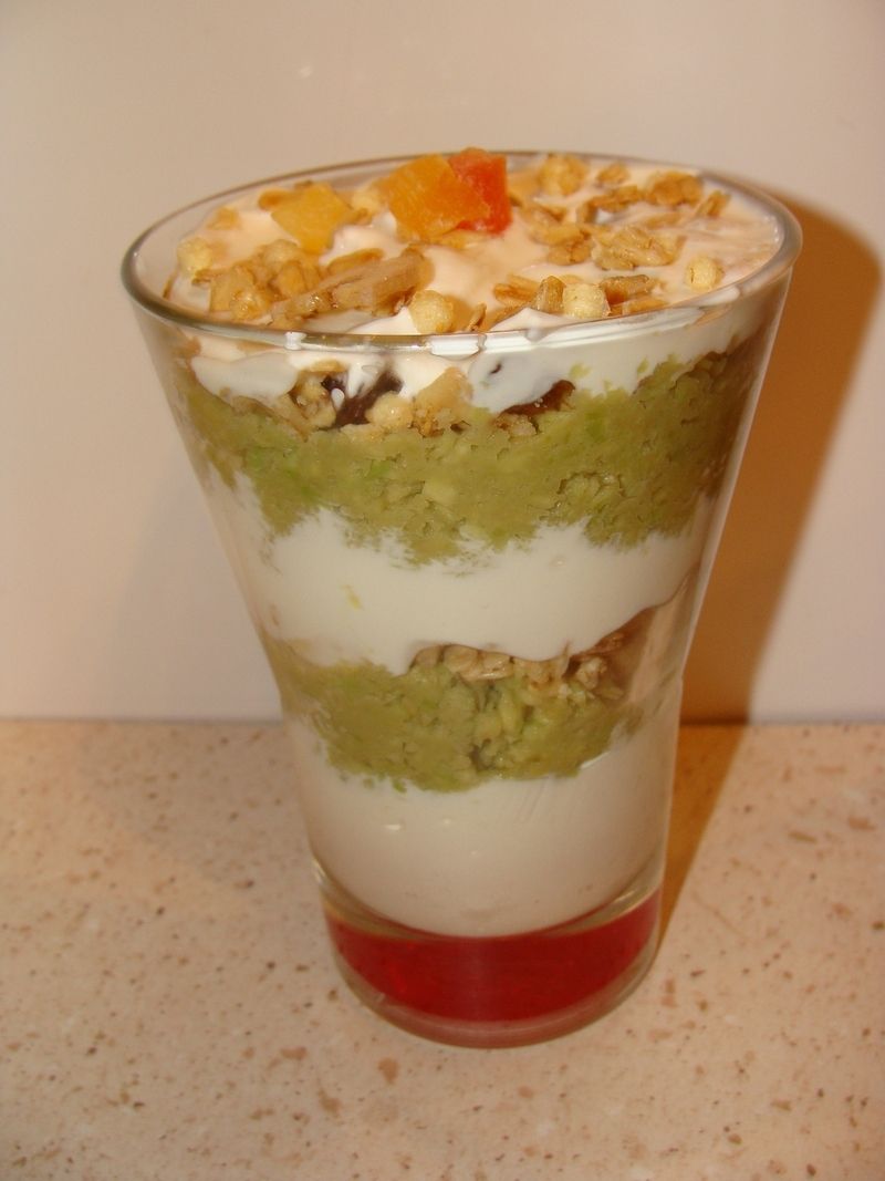  Deser z awokado i jogurtem greckim 