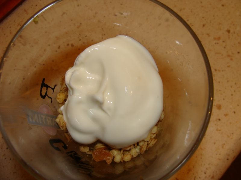 Deser z awokado i jogurtem greckim 