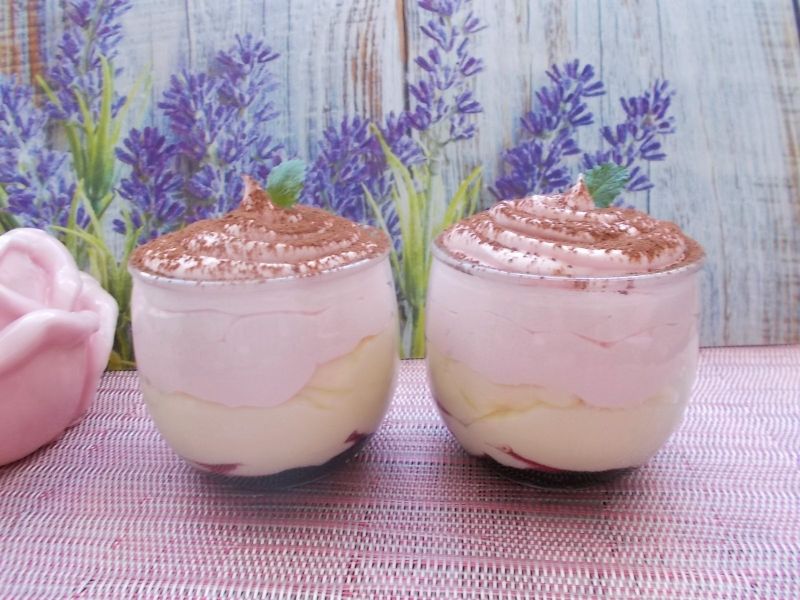 Deser z białą czekoladą