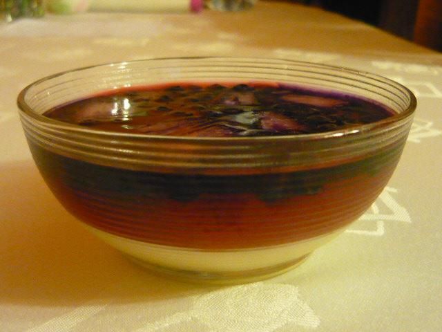 Deser z budyniem i galaretką