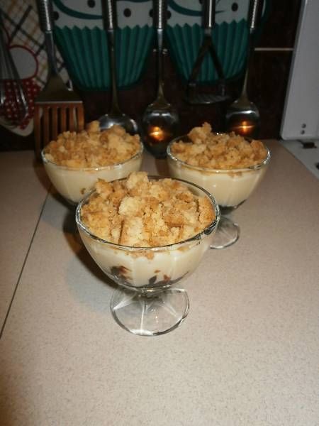 Deser z budyniu, dżemu i kruszonki Deser z budyniu, dżemu i kruszonki