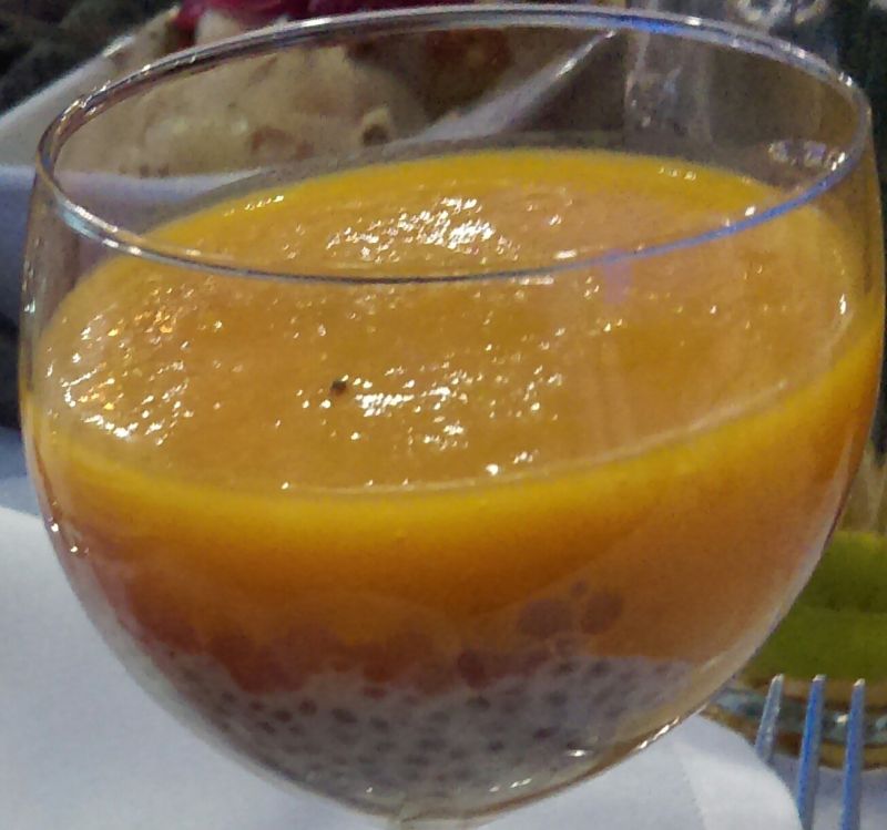 Deser z chia i musem mango